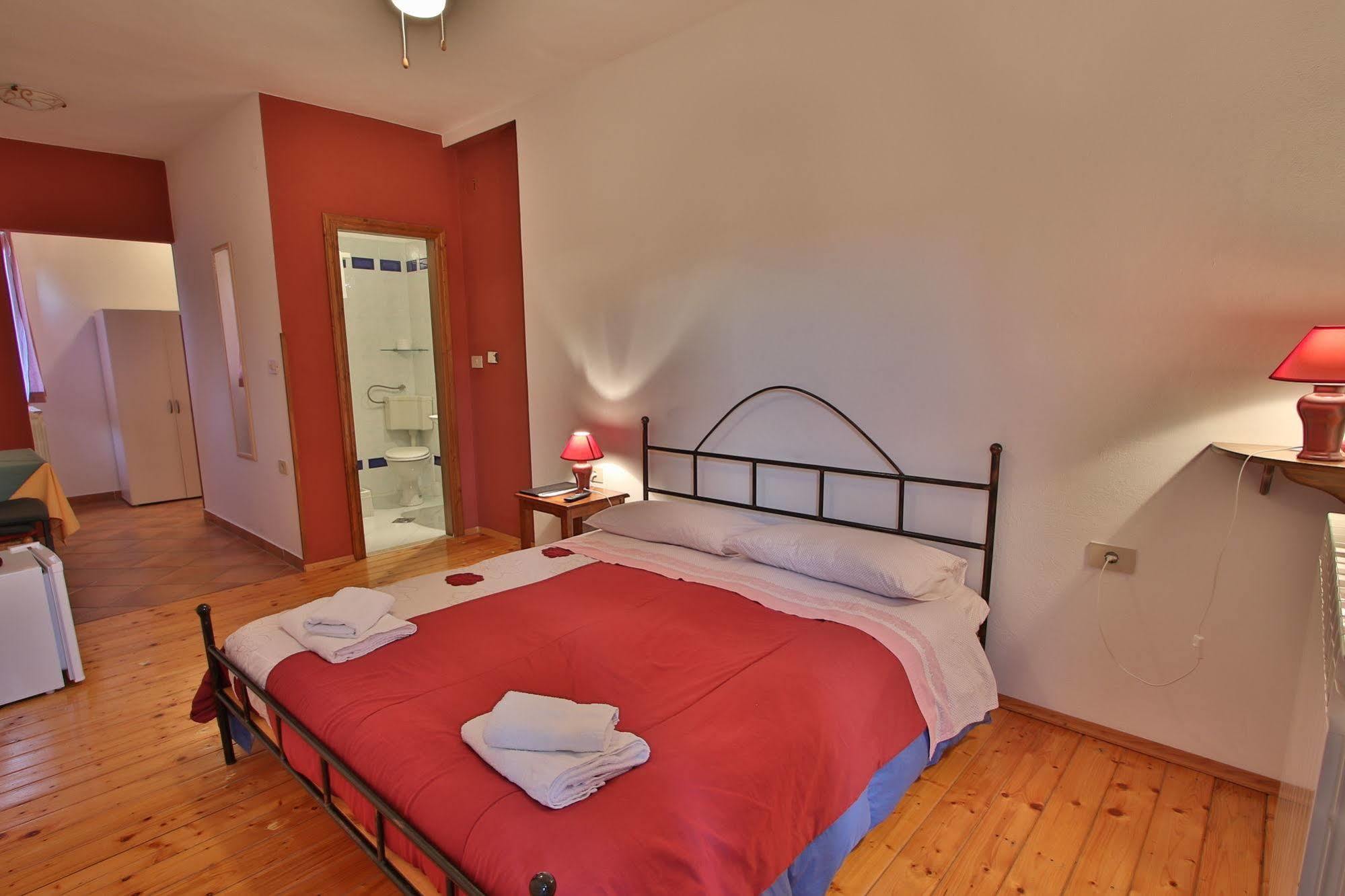 Rooms And Apartment Feral Rovinj Exteriör bild